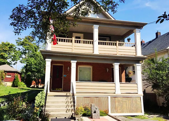 Acacia Bed & Breakfast Niagara Falls